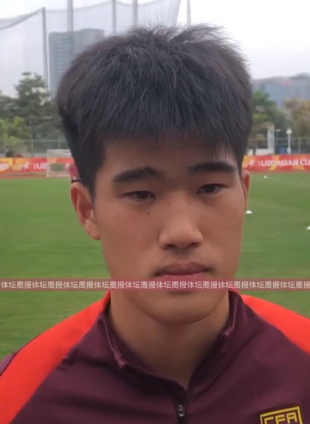  U20國(guó)足球員彭嘯：首戰(zhàn)獲勝樹立很大信心，下半場(chǎng)沒發(fā)揮出水平