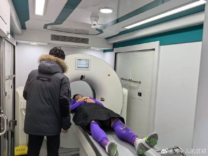  記者：謝維軍初步檢查無(wú)大礙，后續(xù)兩天還要注意觀察
