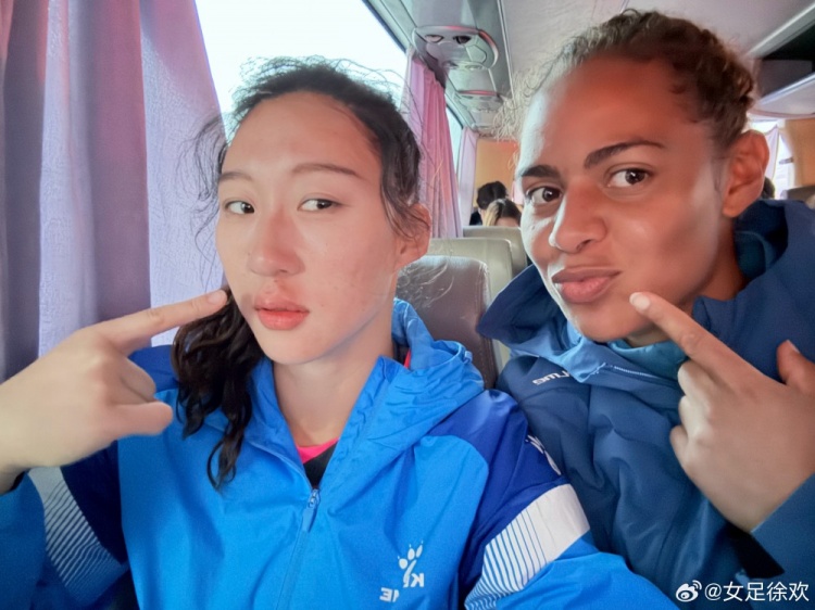  神勇！女足國門徐歡曬照，比賽中被球砸臉仍力保球門不失