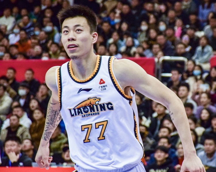  狀態(tài)復蘇！張鎮(zhèn)麟上半場11投7中&三分4中1 拿到15分4板4助2斷