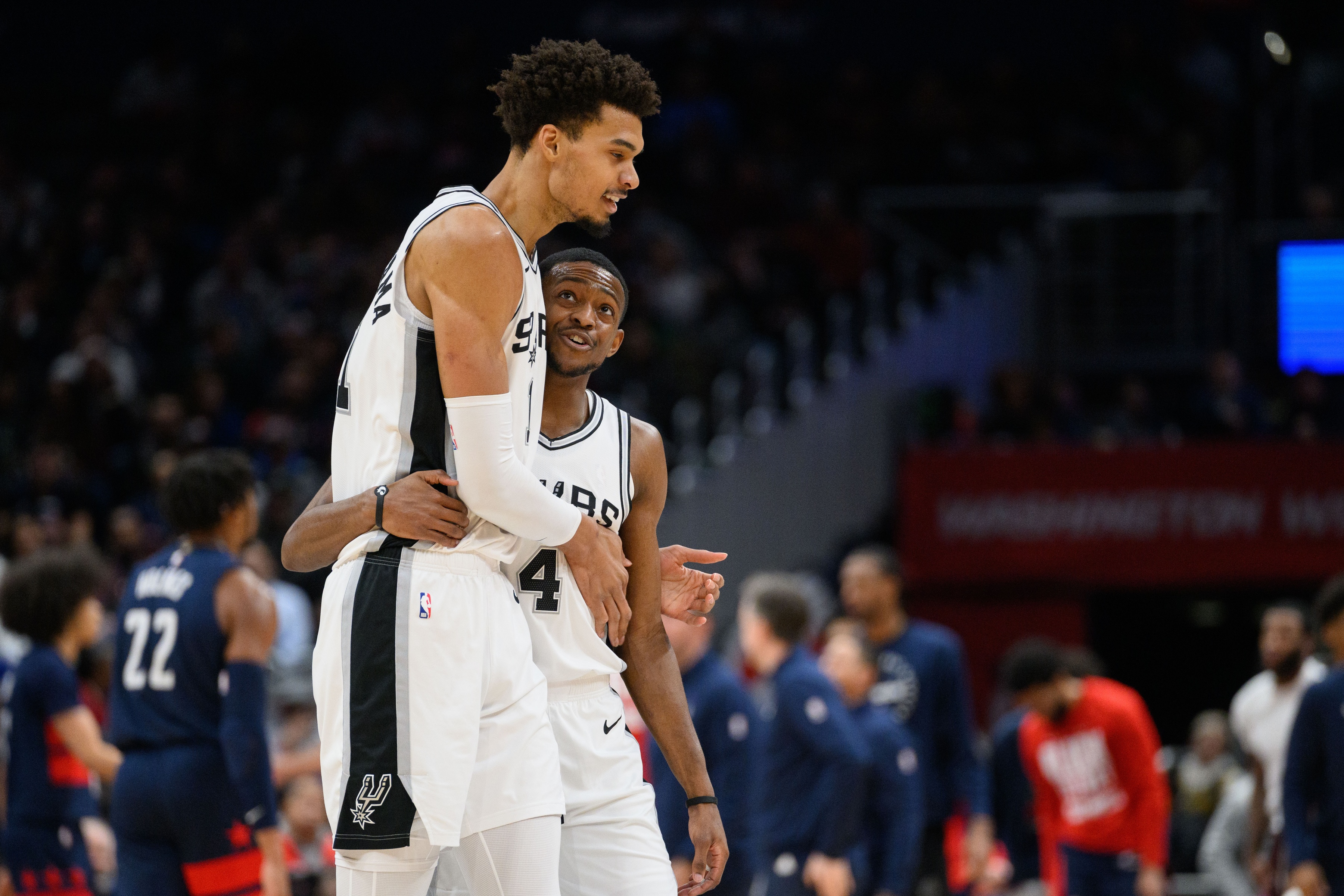  NBA彩經(jīng)：湖人再勝爵士 獨行俠負(fù)勇士 灰熊擊沉快船 火箭射落太陽