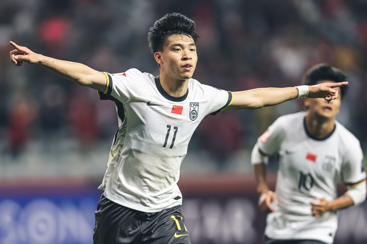  北青體育：18歲“跳級生”王鈺棟有望進入國足客戰(zhàn)沙特名單！